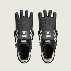 ADIDAS BY AVAVAV SUPERFINGER SUPERSTAR